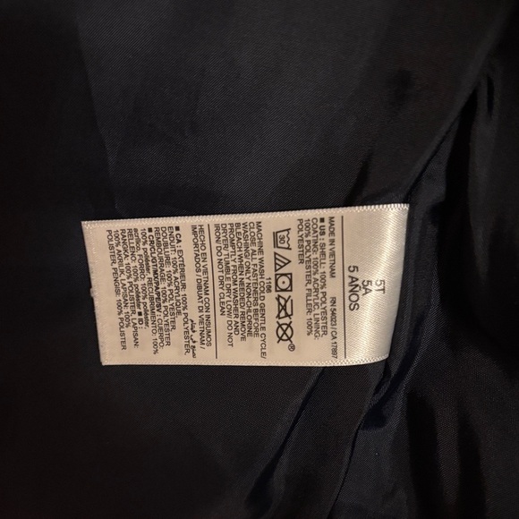 Old Navy Boy’s puffer vest - Picture 6 of 6